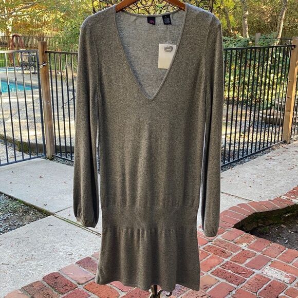 Saks Fifth Long Sleeve Gray Drop Waist Dress Size Large NWT - Picture 1 of 11
